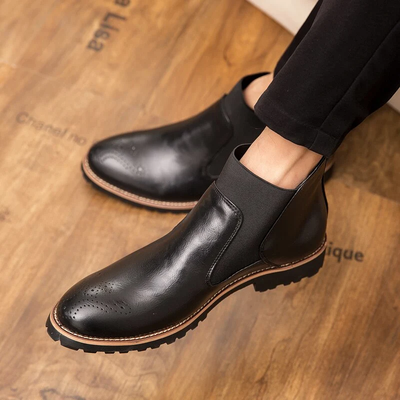 Luxury Brand Men Boots Chelsea Boots Carved Brogue Boots Thick Sole Pointed Toe Designer Leather Boots High Quality Cowboy Boots